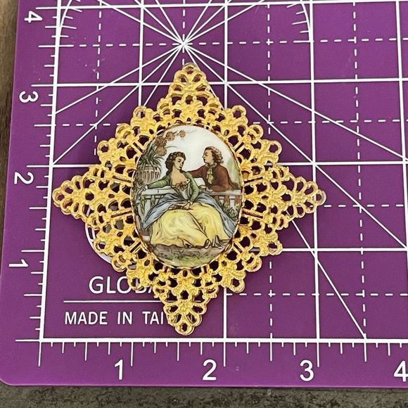 Victorian Revival Porcelain Courting Couple Brooch Gold Tone Open Work Filigree - Picture 5 of 5